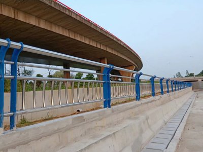 道路304鏡光不銹鋼復合管護欄